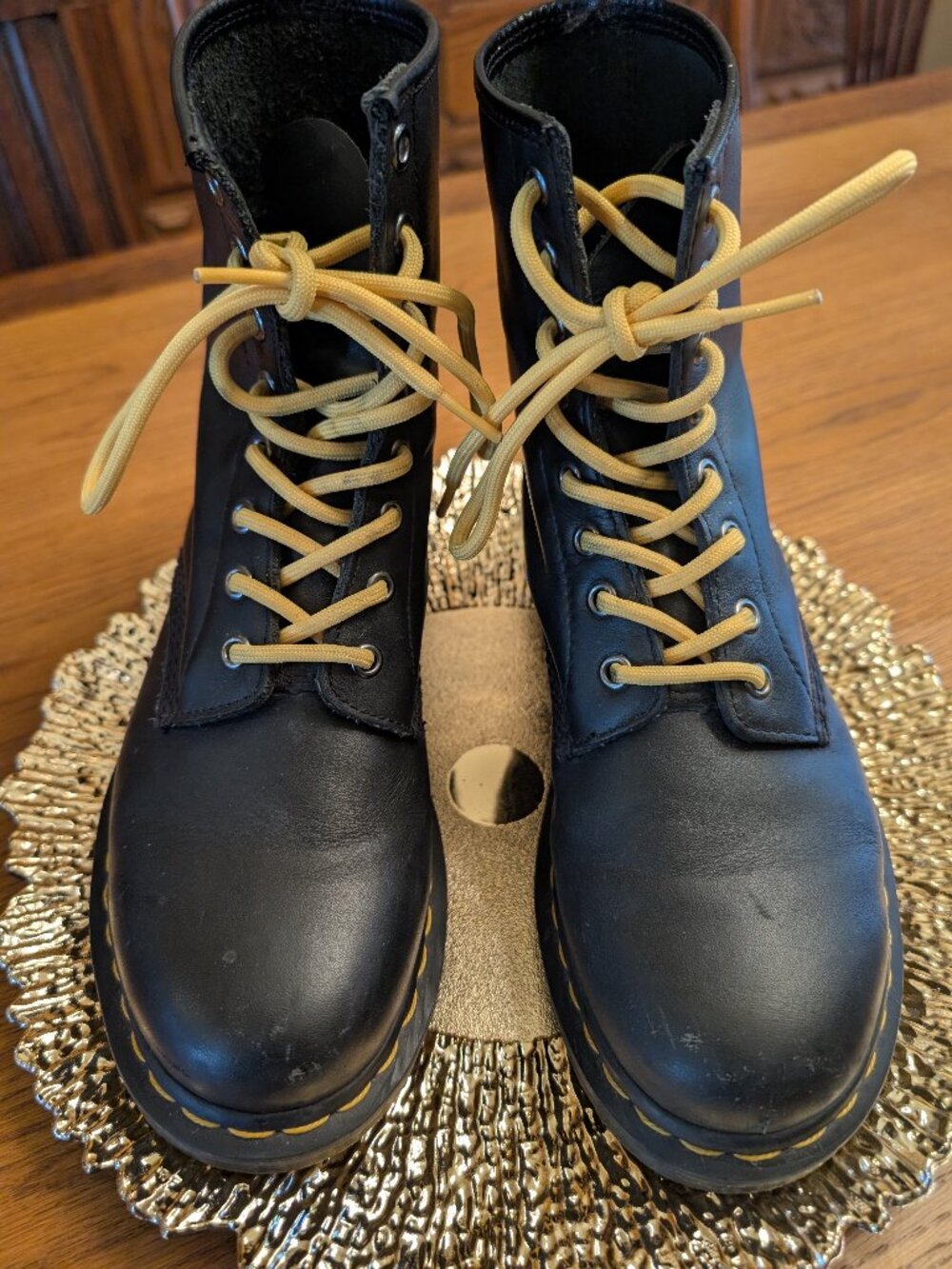 Dr Martens 1460 Black Lace Up w yellow laces